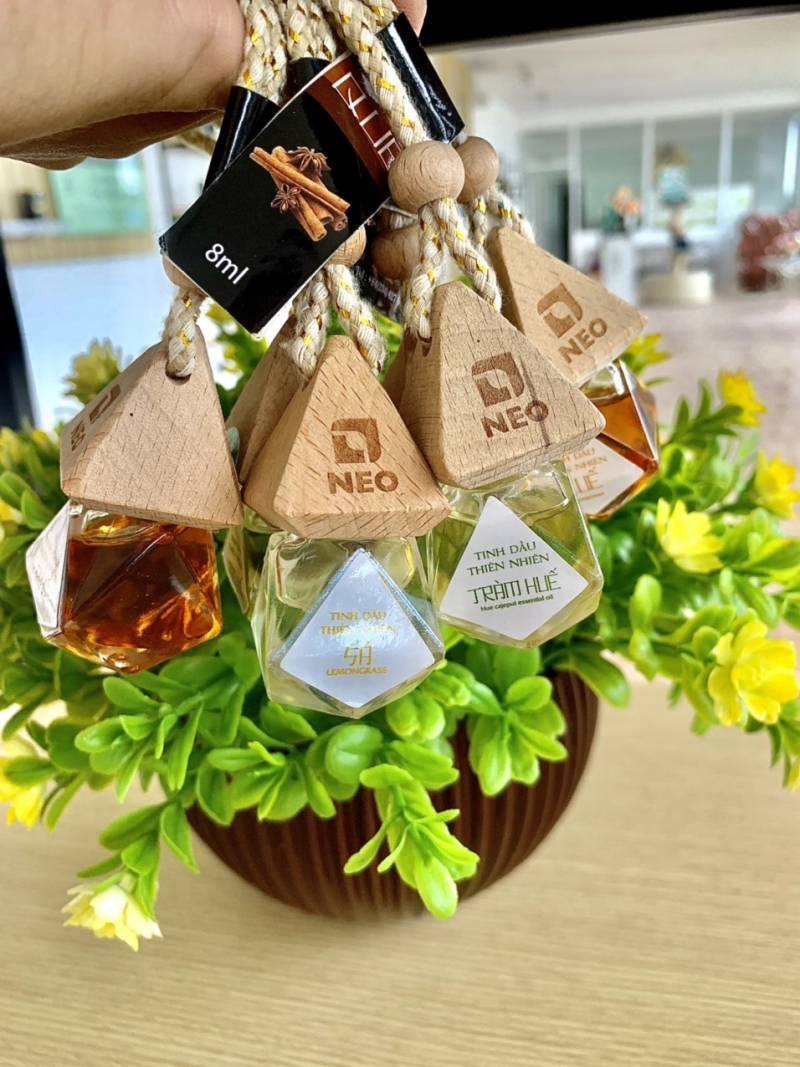Tinh dầu treo ô tô